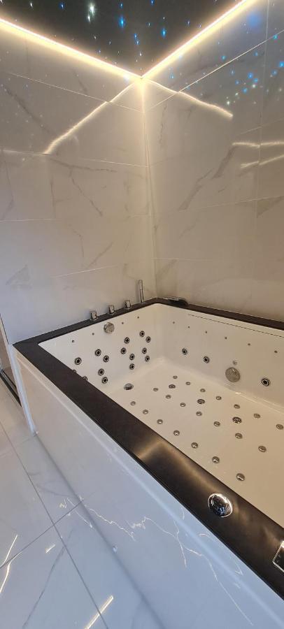 Hotel Le Sainte Jeanne Cormeilles-en-Vexin Zewnętrze zdjęcie